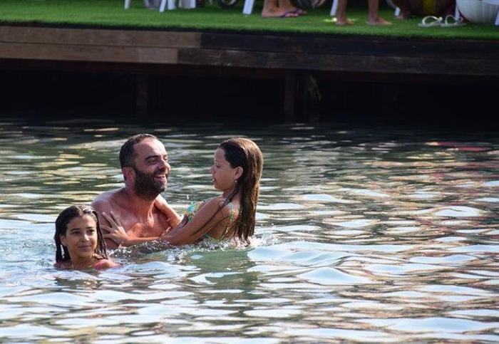Semih Şentürk eşi Pınar Şentürk ve kızlarıyla Bodrumda