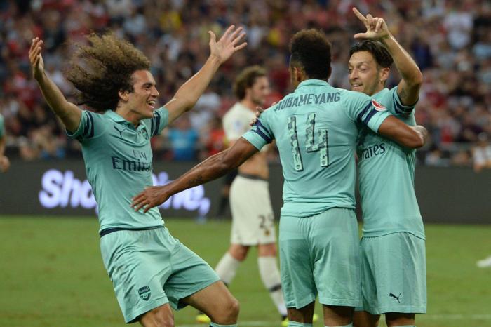 Mesut Özil Almanyayı bıraktı, Arsenale kaptan oldu Arsenal 5-1 PSG