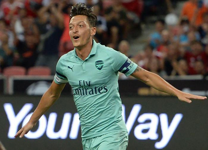 Mesut Özil Almanyayı bıraktı, Arsenale kaptan oldu Arsenal 5-1 PSG