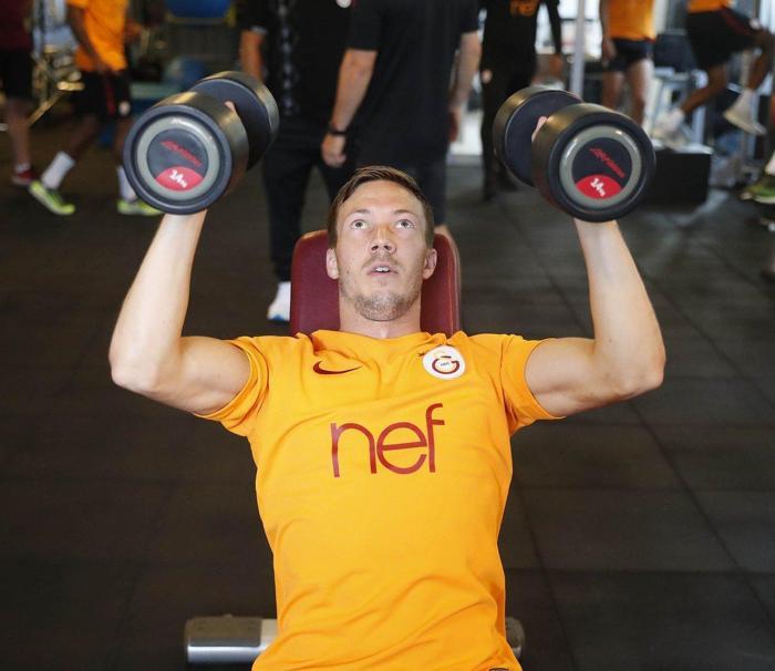 Galatasaray salonda çalıştı, güç depoladı