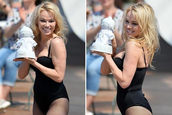 Pamela Anderson sosyal medyayı salladı