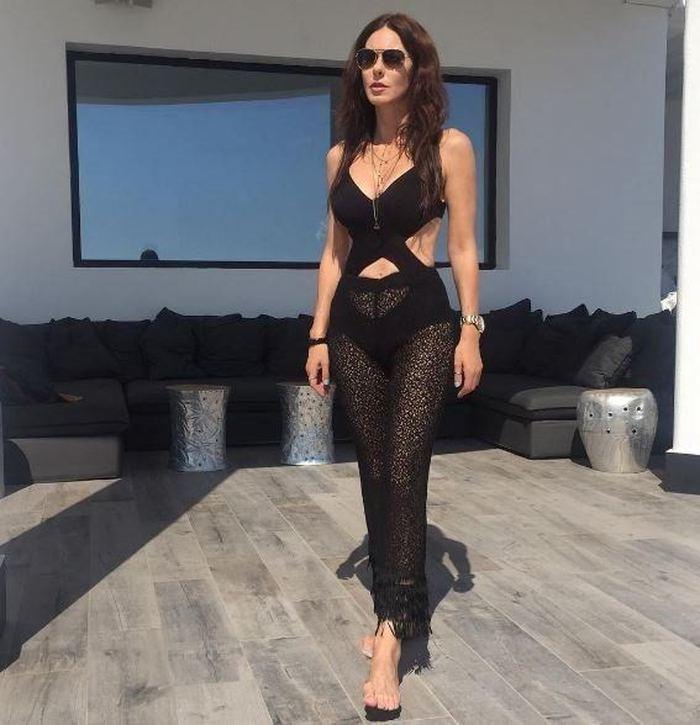 Defne Samyeli sahneye çıkmak için 80 bin lira istiyor