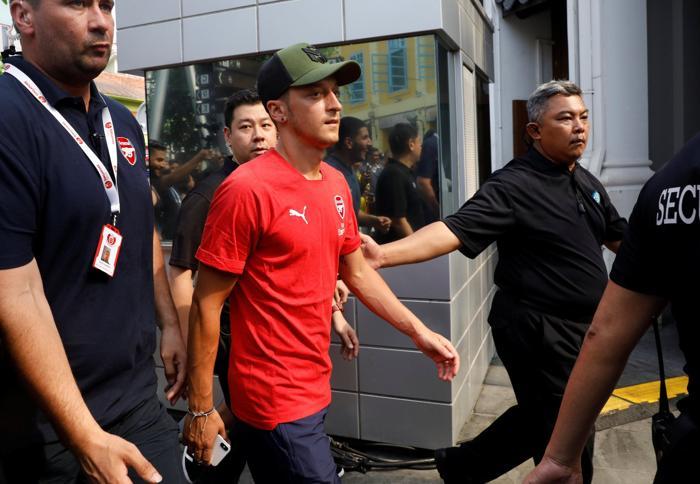 Şok detay Mesut Özil tehdit mi ediliyor