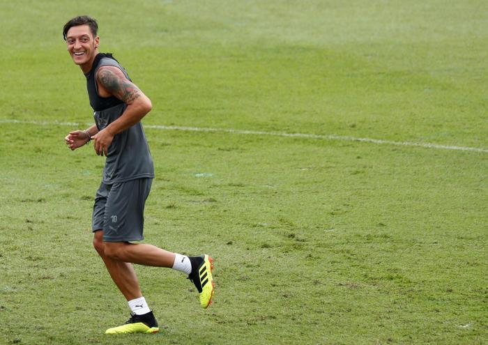 Şok detay Mesut Özil tehdit mi ediliyor