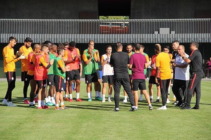 FUTBOLCU, TEKNİK ADAMI YER