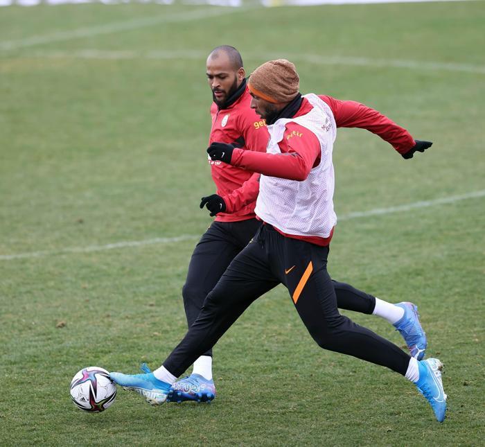 Galatasarayın Konyaspor muhtemel 11i Domenec Torrent kararını verdi...