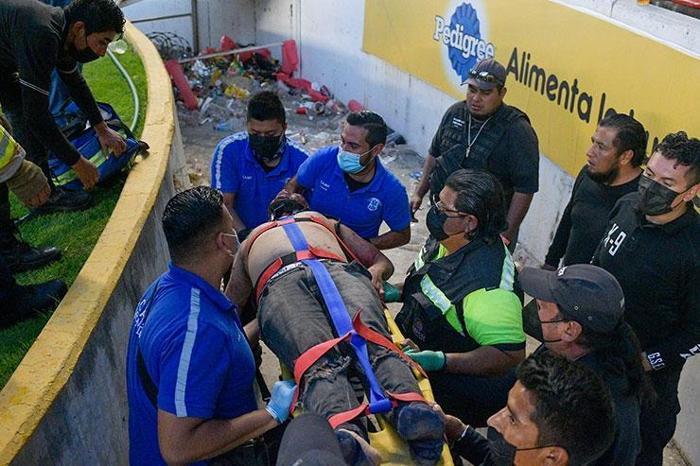 Ortalık savaş alanına döndü Queretaro-Atlas maçında büyük olay