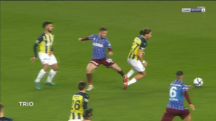 Fenerbahçe-Trabzonspor maçının tartışmalı pozisyonlarını Deniz Çoban yorumladı İrfan Can Kahveciye çıkan kırmızı kart doğru mu