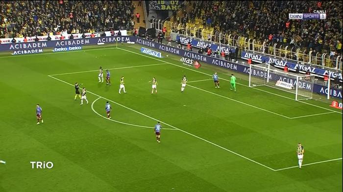 Fenerbahçe-Trabzonspor maçının tartışmalı pozisyonlarını Deniz Çoban yorumladı İrfan Can Kahveciye çıkan kırmızı kart doğru mu