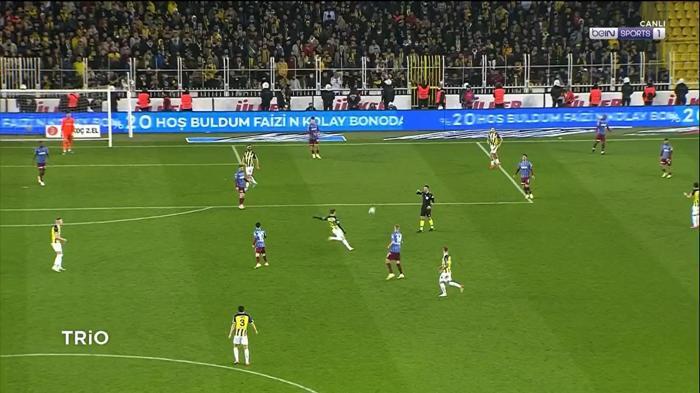 Fenerbahçe-Trabzonspor maçının tartışmalı pozisyonlarını Deniz Çoban yorumladı İrfan Can Kahveciye çıkan kırmızı kart doğru mu