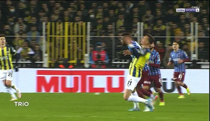 Fenerbahçe-Trabzonspor maçının tartışmalı pozisyonlarını Deniz Çoban yorumladı İrfan Can Kahveciye çıkan kırmızı kart doğru mu