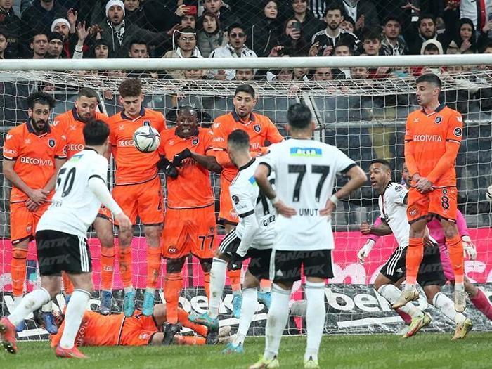 Beşiktaş - Başakşehir maçını Fanatik yazarları değerlendirdi