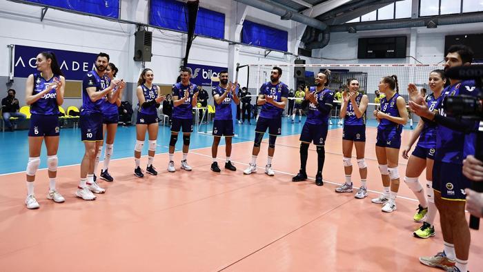 Fenerbahçeden bir ilk 8 Marta özel erkek ve kadın sporcular karma maç yaptı