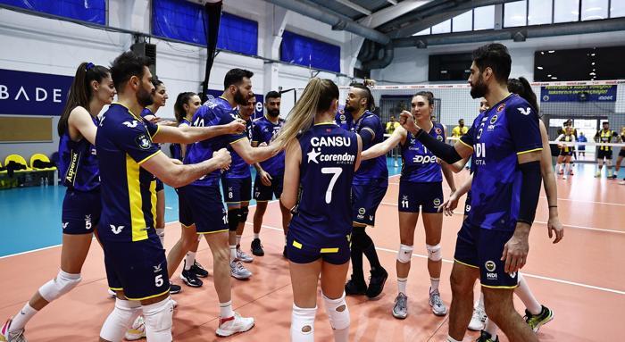 Fenerbahçeden bir ilk 8 Marta özel erkek ve kadın sporcular karma maç yaptı
