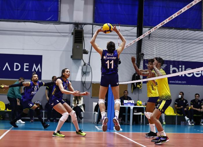 Fenerbahçeden bir ilk 8 Marta özel erkek ve kadın sporcular karma maç yaptı