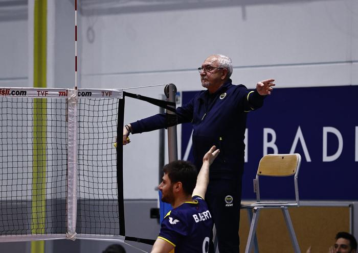Fenerbahçeden bir ilk 8 Marta özel erkek ve kadın sporcular karma maç yaptı