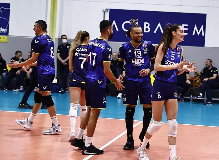 Fenerbahçeden bir ilk 8 Marta özel erkek ve kadın sporcular karma maç yaptı