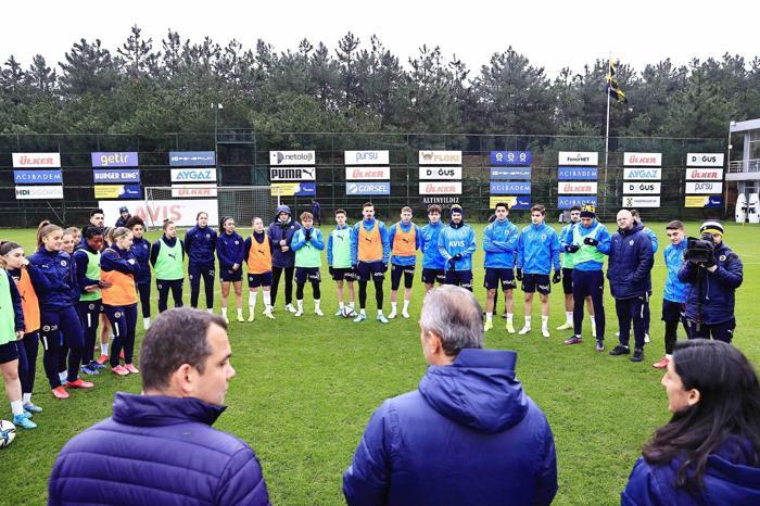 Fenerbahçeden bir ilk 8 Marta özel erkek ve kadın sporcular karma maç yaptı
