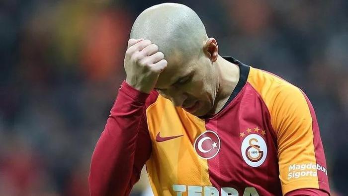 Galatasarayda bir devrin sonu Feghoulinin yeni adresi belli oluyor