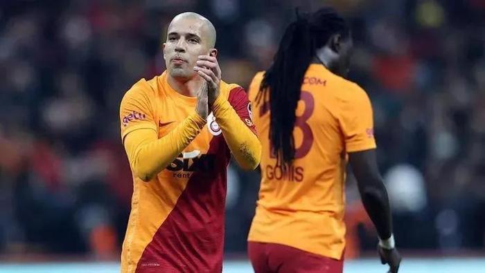 Galatasarayda bir devrin sonu Feghoulinin yeni adresi belli oluyor