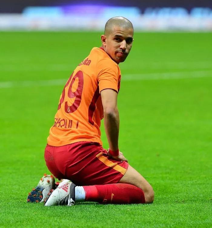 Galatasarayda bir devrin sonu Feghoulinin yeni adresi belli oluyor