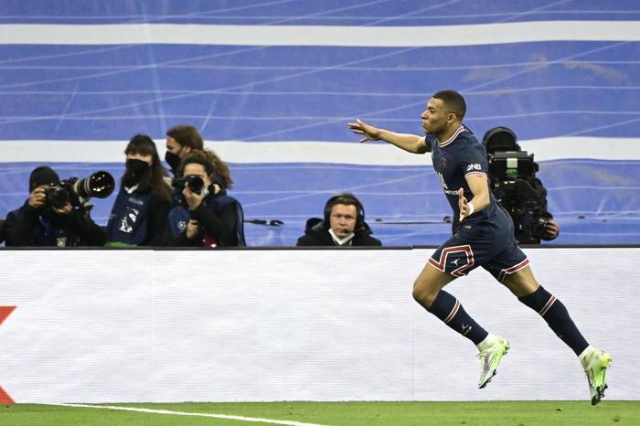 Şampiyonlar Liginin dev maçında Benzama ile Vinicius şov yaptı, Messi, Mbappe, Neymar yıkıldı