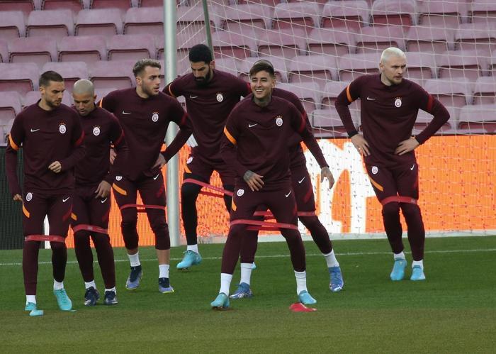 Galatasarayda Torrent kararını verdi Barcelona maçı muhtemel 11i...