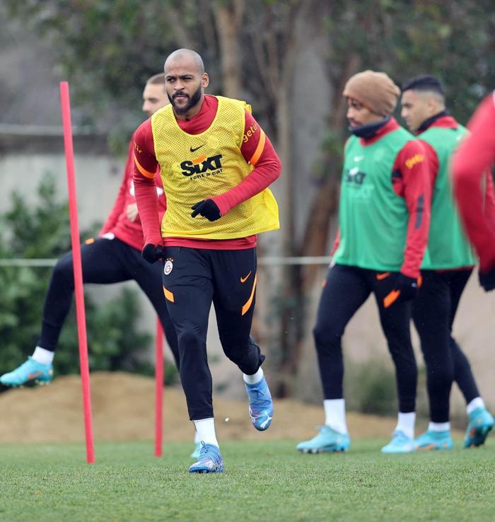 Galatasarayda Torrent kararını verdi Barcelona maçı muhtemel 11i...
