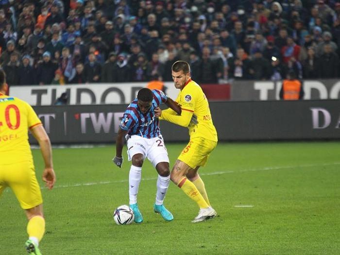Kasketli adam gün sayıyor Trabzonspor - Göztepe maçını Fanatik yazarları değerlendirdi