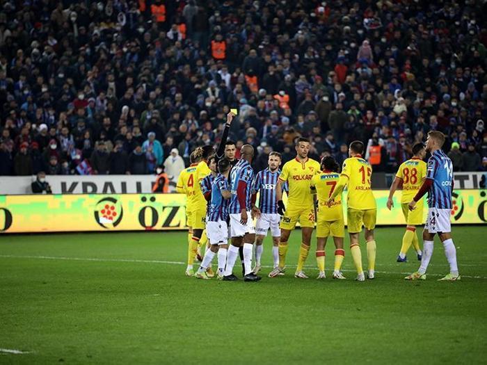 Kasketli adam gün sayıyor Trabzonspor - Göztepe maçını Fanatik yazarları değerlendirdi