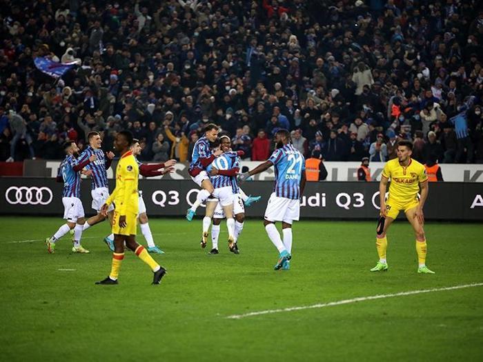 Kasketli adam gün sayıyor Trabzonspor - Göztepe maçını Fanatik yazarları değerlendirdi