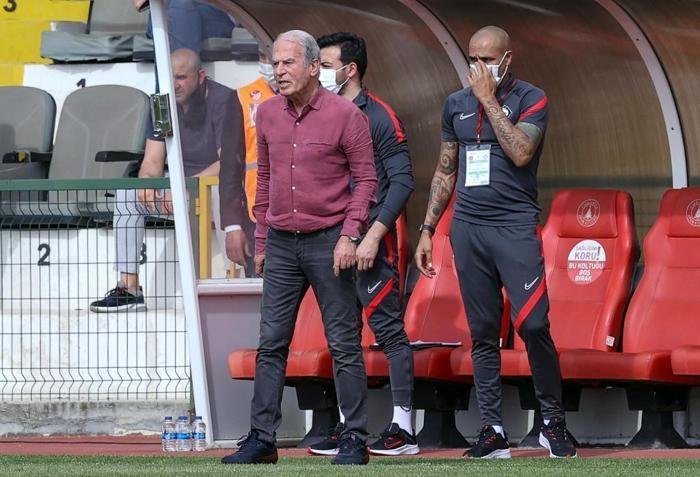Süper Lig 2021-2022 sezonunda yaşanan teknik direktör ayrılıkları