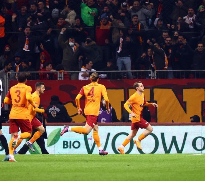 Fanatik yazarları Galatasaray - Beşiktaş derbisini kaleme aldı