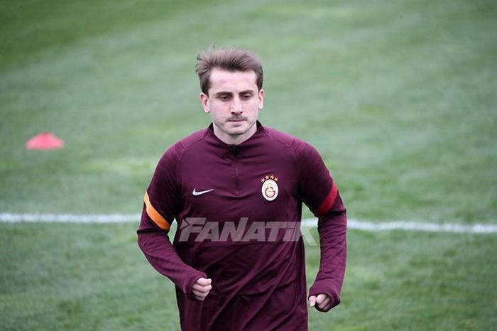 Galatasaray, Barcelona maçı hazırlıklarını tamamladı İdmanda dikkat çeken görüşme