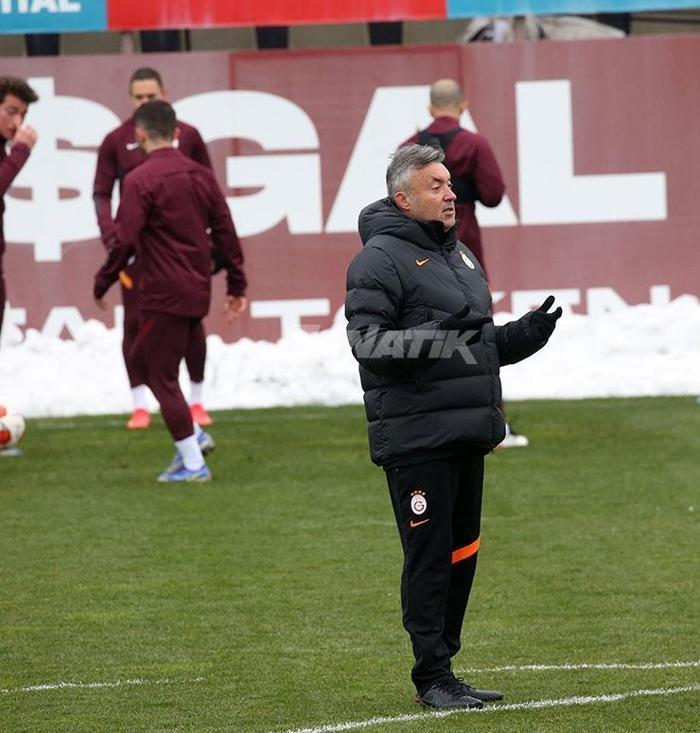Galatasaray, Barcelona maçı hazırlıklarını tamamladı İdmanda dikkat çeken görüşme