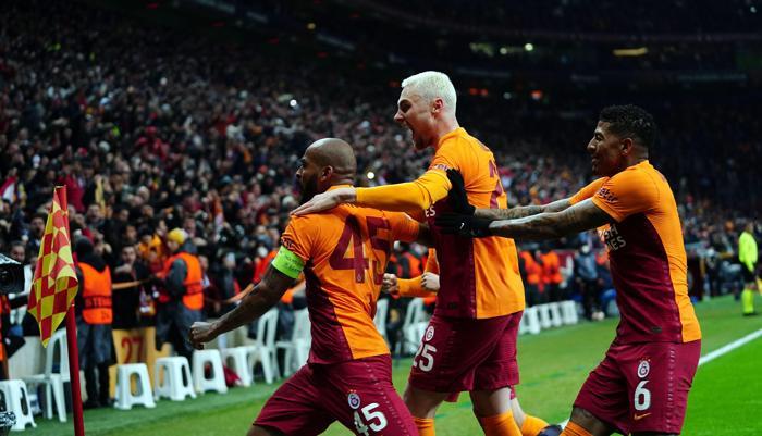 Galatasaray - Barcelona maçında Marcao yıktı geçti İşte o anlar...