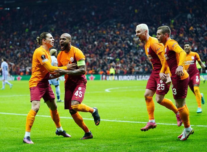 Galatasaray - Barcelona maçında Marcao yıktı geçti İşte o anlar...