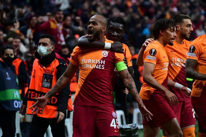 Galatasaray - Barcelona maçında Marcao yıktı geçti İşte o anlar...