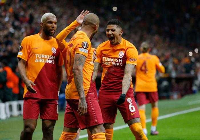 Galatasaray - Barcelona maçında Marcao yıktı geçti İşte o anlar...