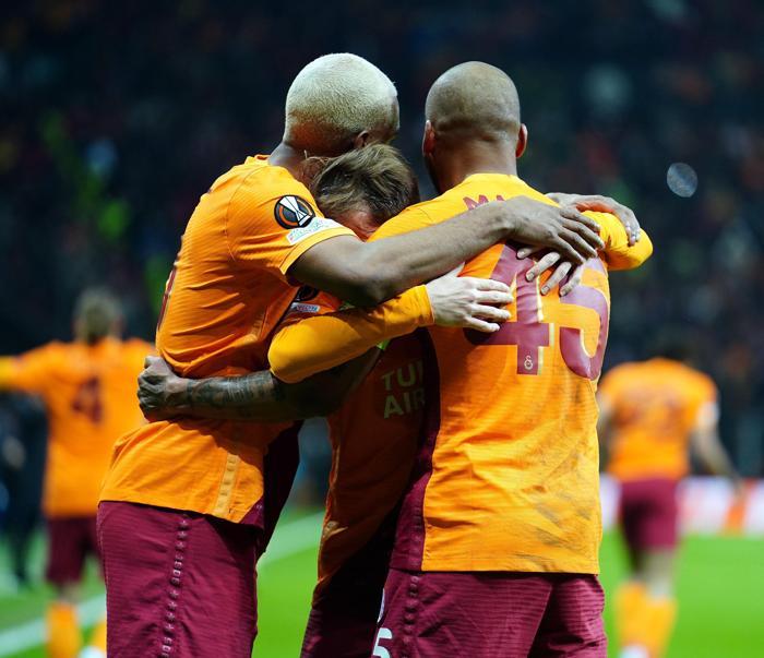 Galatasaray - Barcelona maçında Marcao yıktı geçti İşte o anlar...