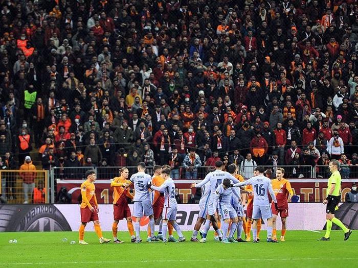 Galatasaray Barcelonaya kaybetti Fanatik yazarları bu maçı değerlendirdi