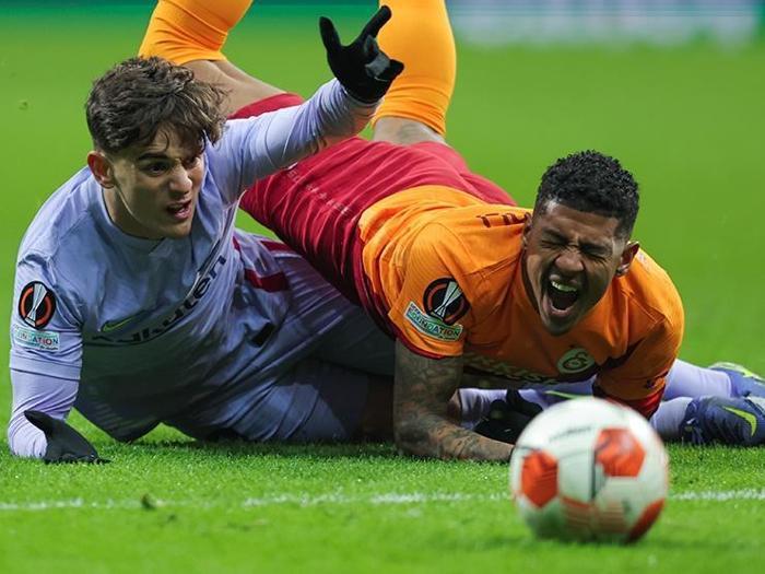 Galatasaray Barcelonaya kaybetti Fanatik yazarları bu maçı değerlendirdi