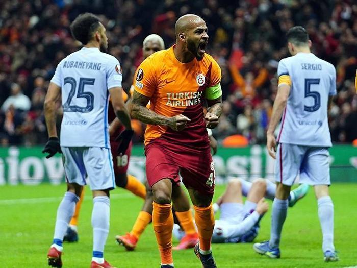 Galatasaray Barcelonaya kaybetti Fanatik yazarları bu maçı değerlendirdi