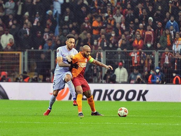 Galatasaray Barcelonaya kaybetti Fanatik yazarları bu maçı değerlendirdi