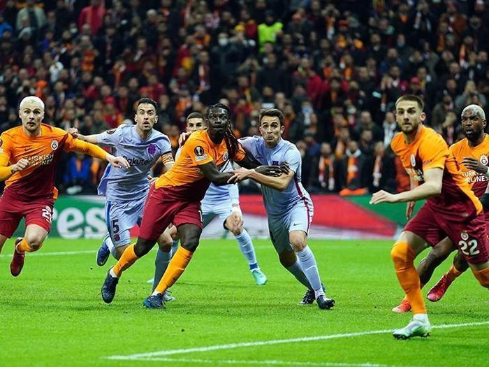 Galatasaray Barcelonaya kaybetti Fanatik yazarları bu maçı değerlendirdi