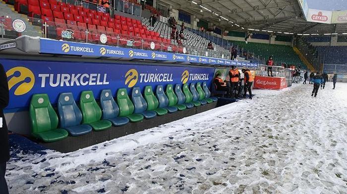 Son dakika Çaykur Rizespor - Trabzonspor öncesi alarm Taraftarlar kar temizliği yaptı