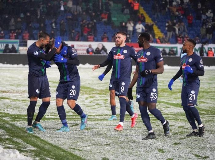 Fanatik yazarları Çaykur Rizespor - Trabzonspor mücadelesini yazdı