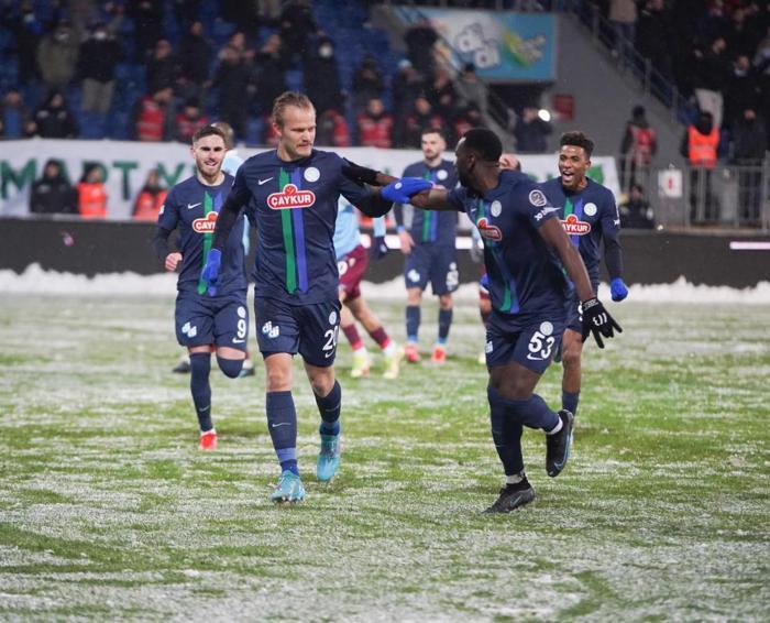 Fanatik yazarları Çaykur Rizespor - Trabzonspor mücadelesini yazdı