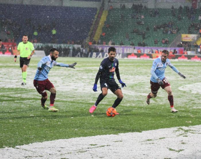 Fanatik yazarları Çaykur Rizespor - Trabzonspor mücadelesini yazdı