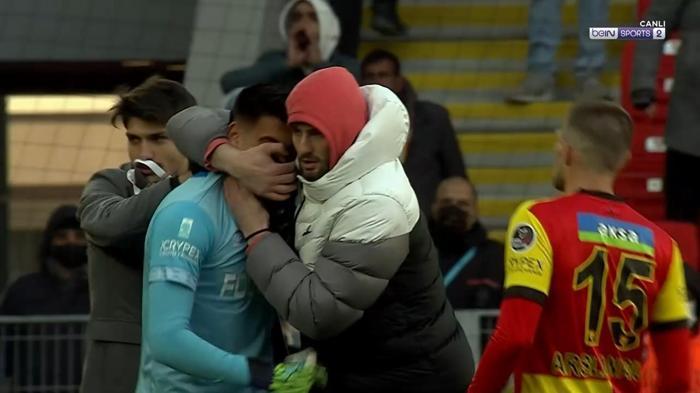 Göztepe-Alanyaspor maçı bitti, sinirler gerildi İrfan Can Eğribayat ile taraftarlar arasında gerginlik...